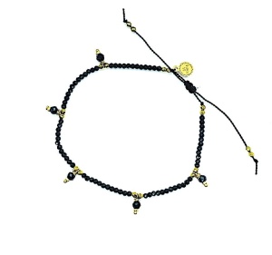 Bransoletka Naturalność spinele z wiszącymi kamyczkami złocona