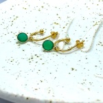 Kolczyki kółka na sztyfcie zielony onyks pozłacane 