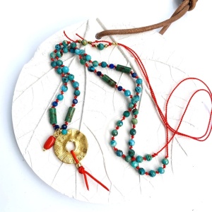 Naszyjnik Naturalność  turkus lapis supełkowany 3 mm  i blaszka dziurką z niteczką  złoty 