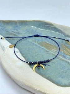 Bransoletka Naturalność szafiry zawieszka Luna Księżyc niteczka  złocona 