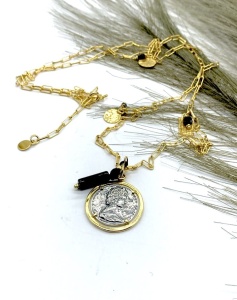 Naszyjnik grubszy moneta  oksydowana onyks spinel złocony 75 cm 