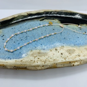 Bransoletka Naturalność opala afrykański supełkowana złota 