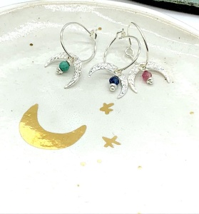 Kolczyki Luna koła mini na haczyk księżyc  turkus, turmalin, szafir srebrne