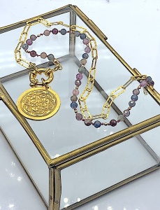 Naszyjnik szafiry z rubinami  supełkowane  i łańcuszek duże ogniwa Moneta z Rozetą Mandala złoty 