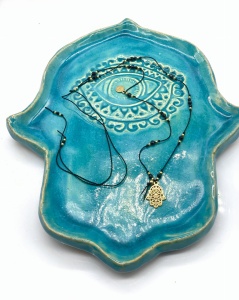 Naszyjnik Naturalność  czarny turmalin Dłoń Fatimy Hamsa czarny złocona 