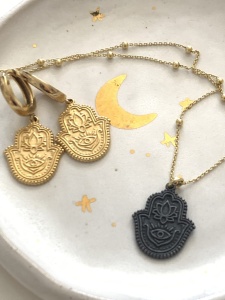 Naszyjnik kuleczki Dłoń Opatrzności Ręka Fatimy Hamsa  Czarna oksydowana 40cm pozłacany 